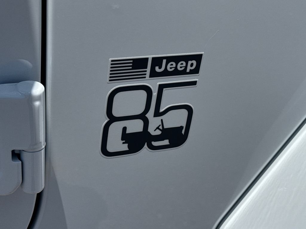New 2026 Bright White Clear-Coat Exterior Paint Jeep 85th Anniversary Edition image 8