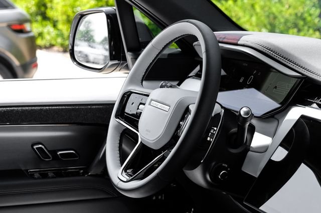New 2026 White Land Rover Dynamic SE image 21
