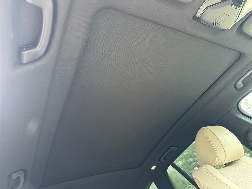 Used 2019 Mineral White Metallic BMW xDrive40i image 27