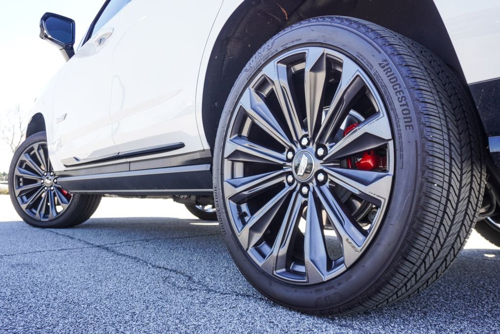 Used 2025 White Cadillac V-Series image 46