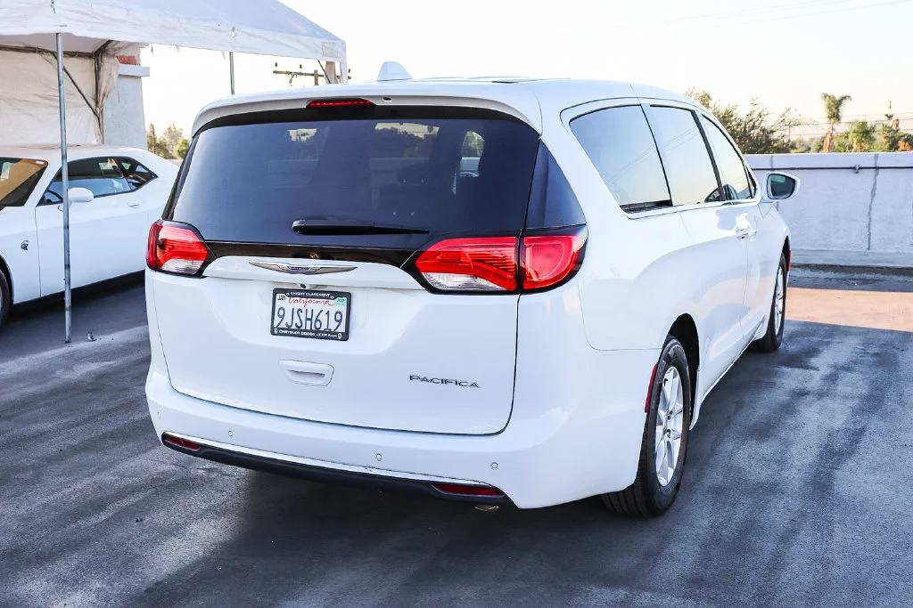 Used 2020 White Chrysler Touring image 8