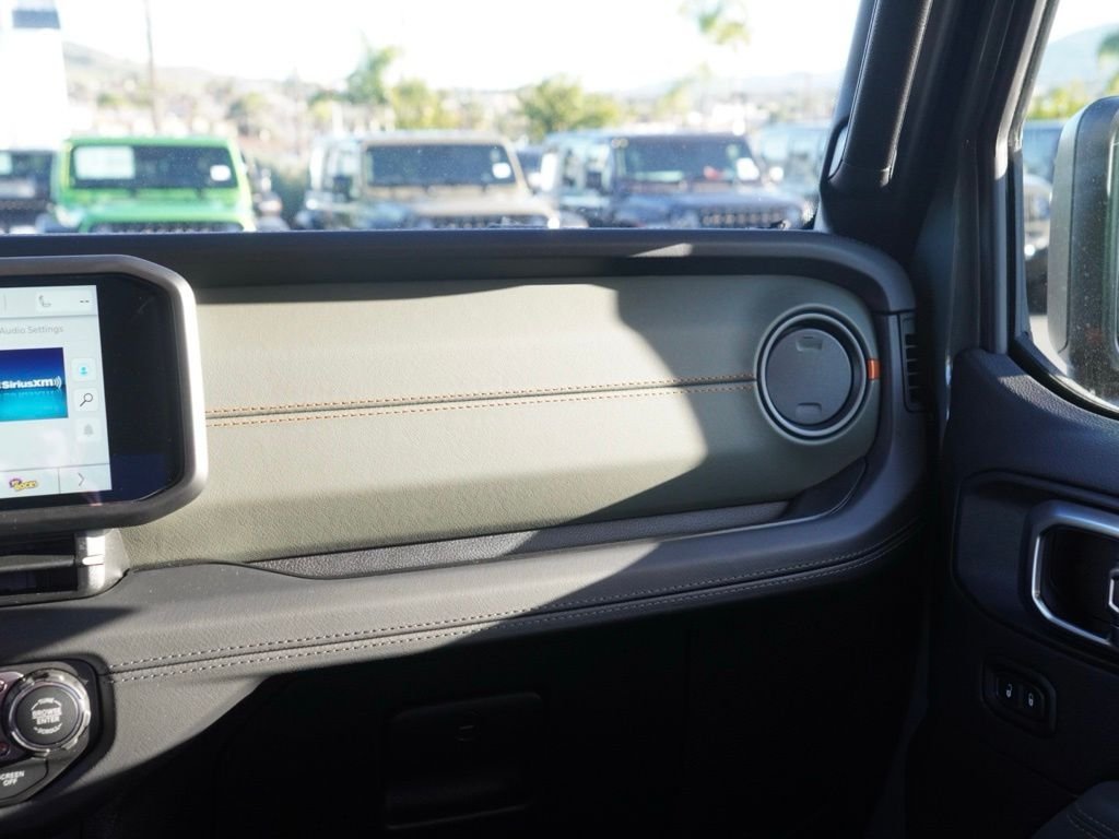 New 2026 Anvil Clear-Coat Exterior Paint Jeep Mojave image 22