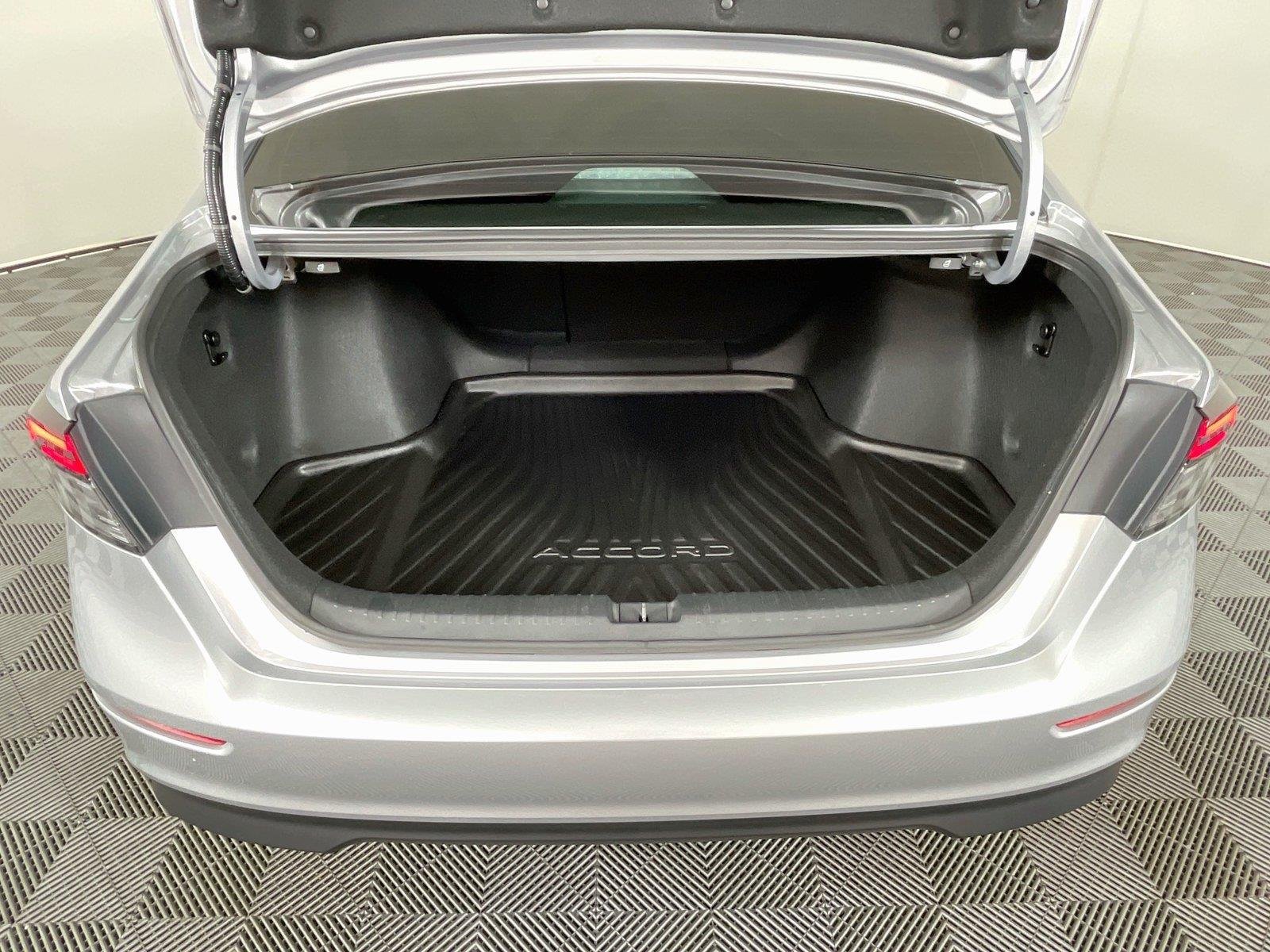 Used 2025 Solar Silver Metallic Honda SE image 28