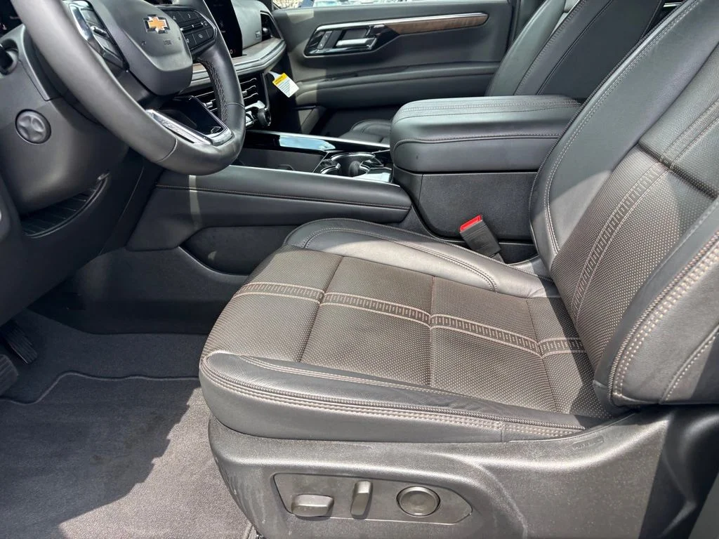 Used 2025 Beige Chevrolet High Country image 9