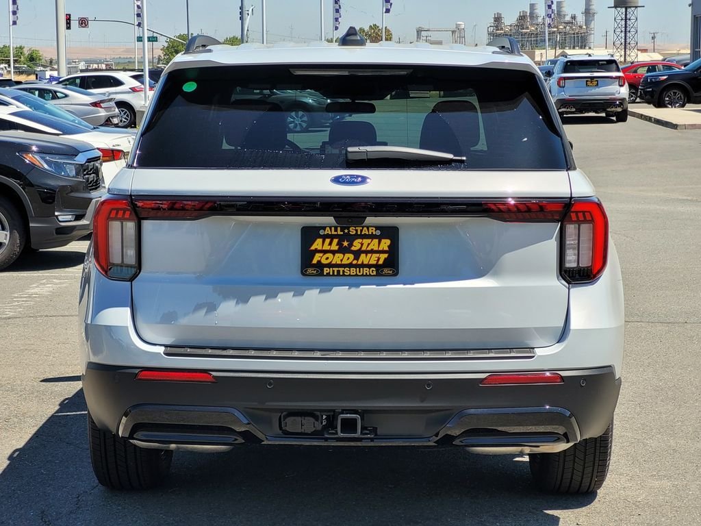 New 2026 Space White Metallic Ford ST-Line image 4
