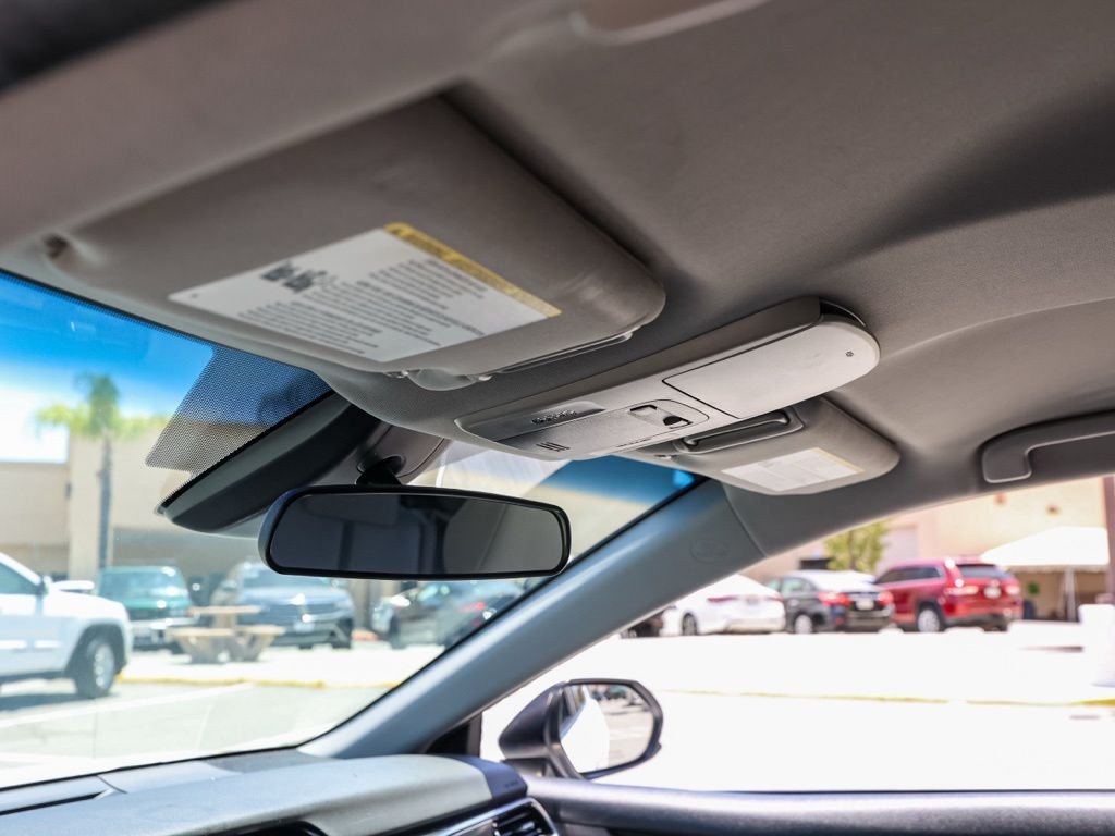 Used 2018 White Toyota SE image 12