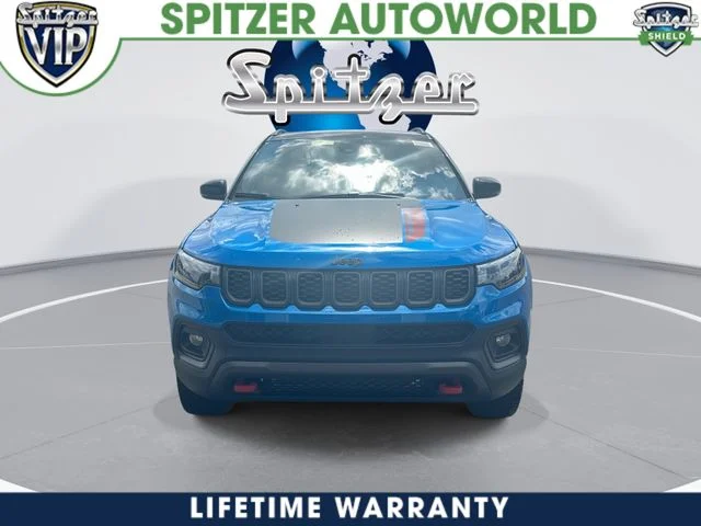 New 2026 Hydro Blue Pearl-Coat Exterior Paint Jeep Trailhawk image 3