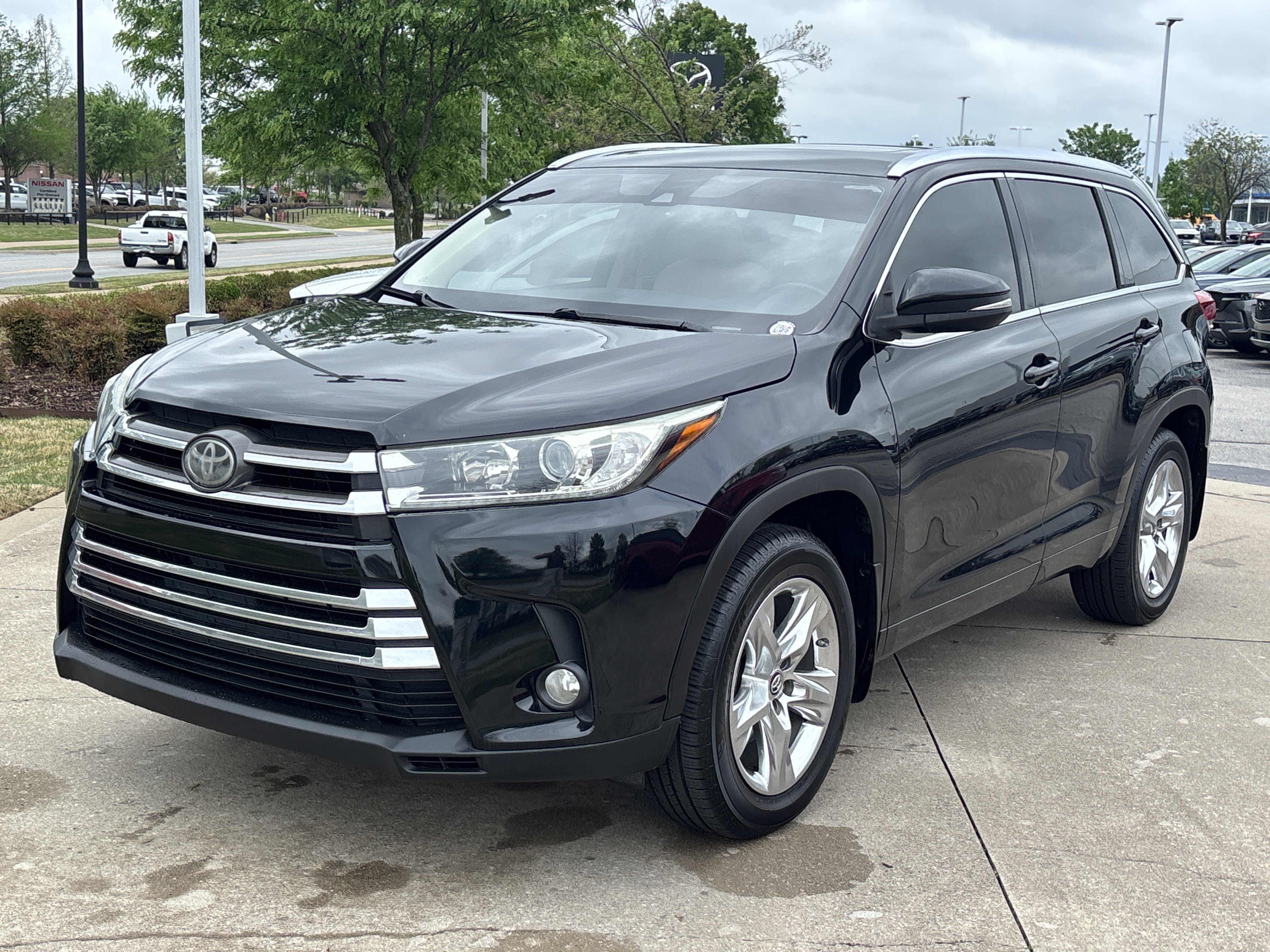 Used 2018 Midnight Black Metallic Toyota Limited AWD image 12