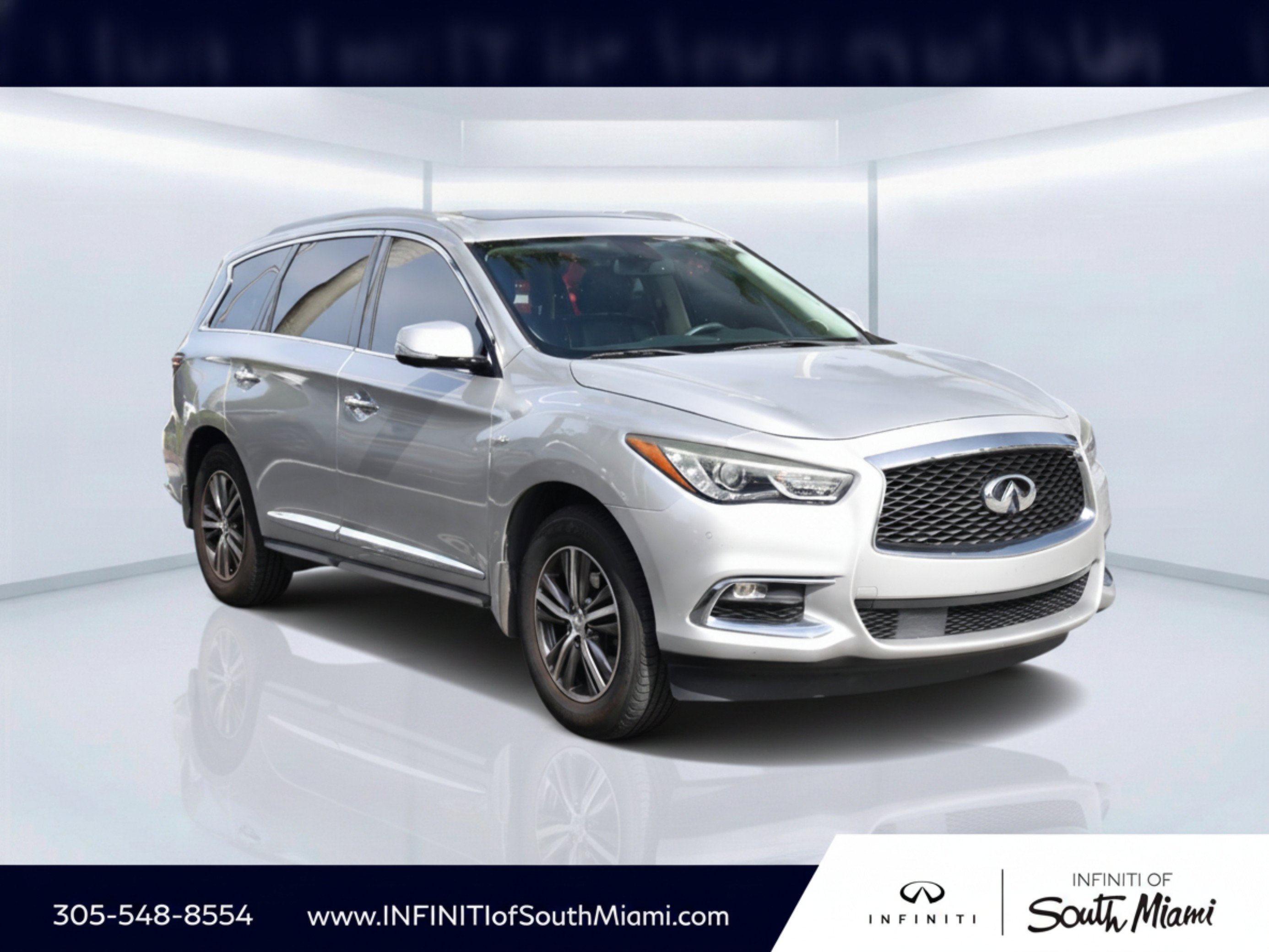 Used 2017 Liquid Platinum INFINITI Base image 3