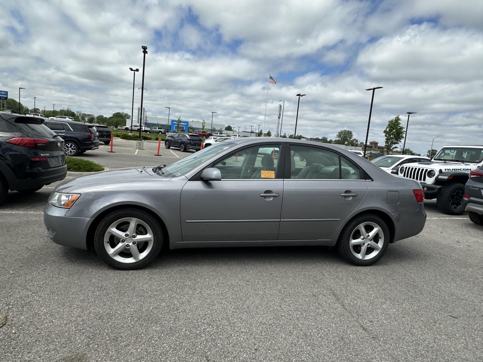 Used 2007 Hyundai Sonata SE with VIN 5NPEU46F47H187169 for sale in Kansas City