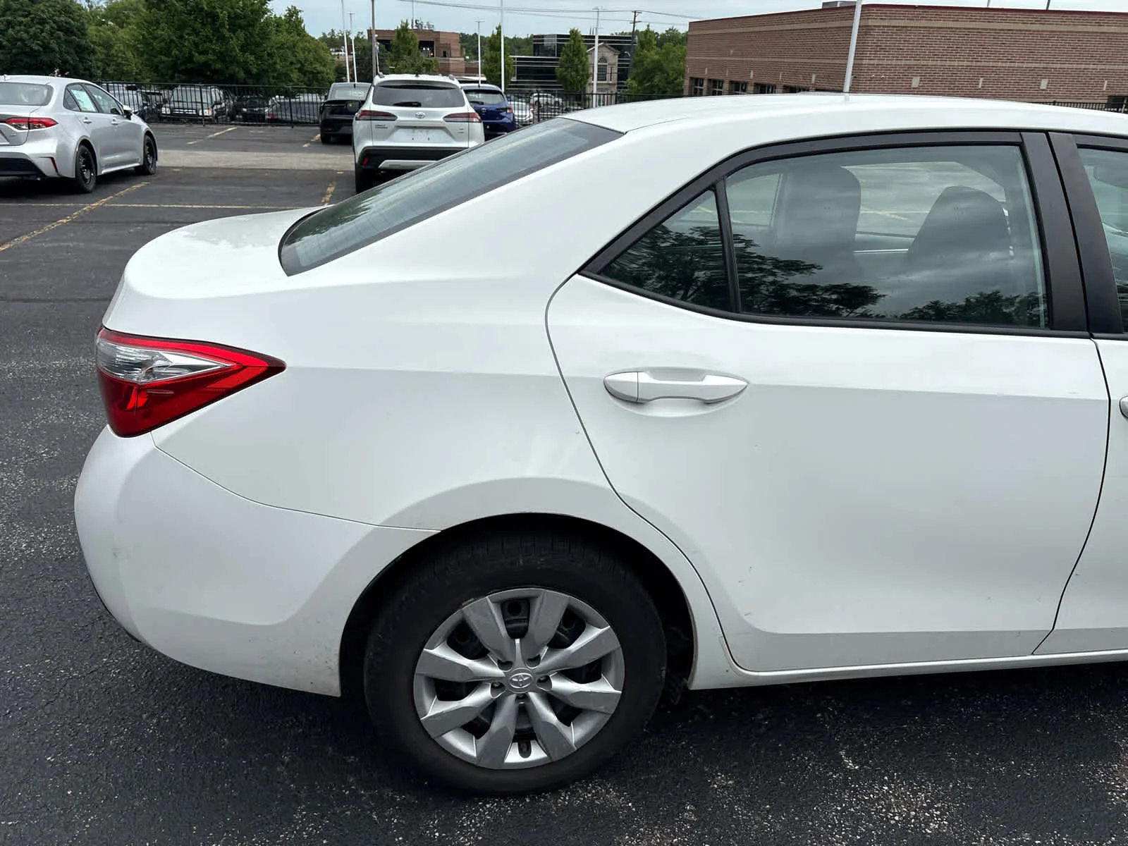 Used 2015 Super White Toyota LE image 13