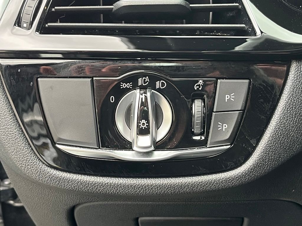 Used 2022 Black Sapphire Metallic BMW 540i xDrive image 33