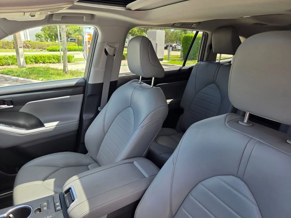 Used 2022 Magnetic Gray Metallic Toyota Hybrid XLE image 23