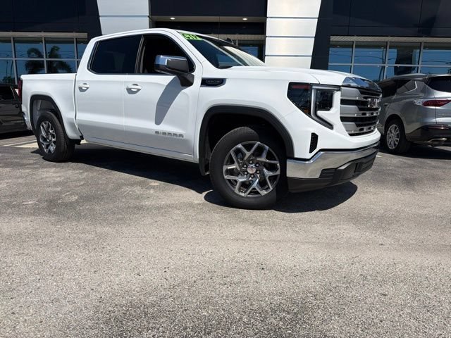 New 2026 Summit White GMC SLE image 2