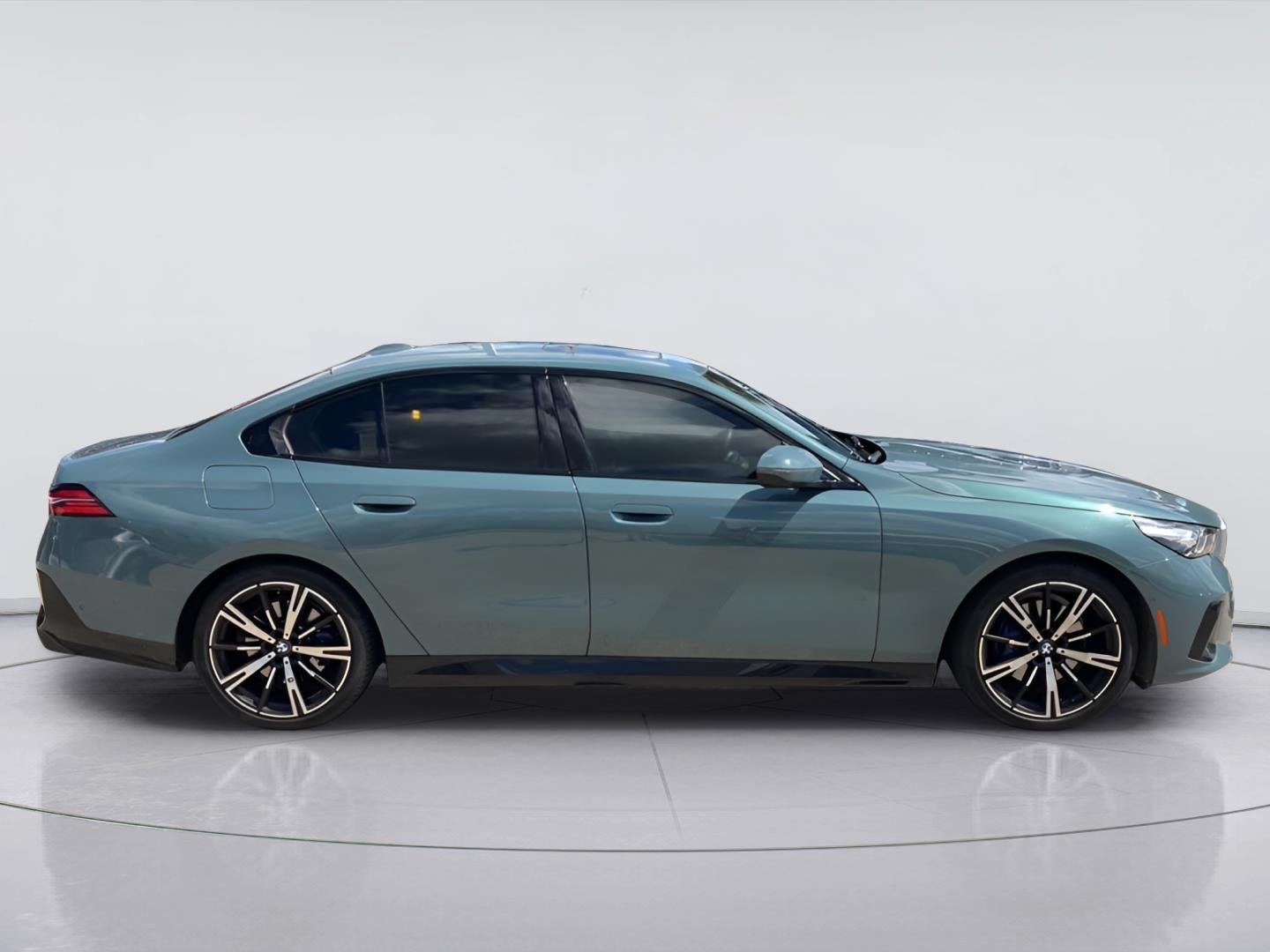 Used 2024 Cape York Green Metallic BMW 530i image 2