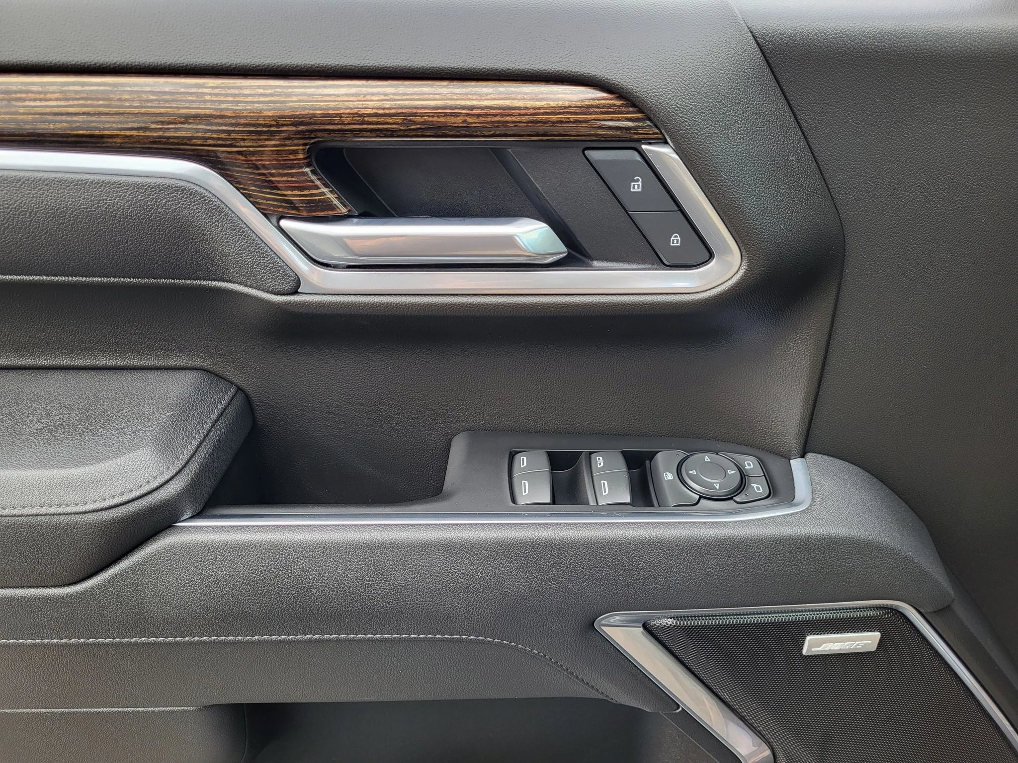Used 2025 Sterling Metallic GMC Elevation image 18