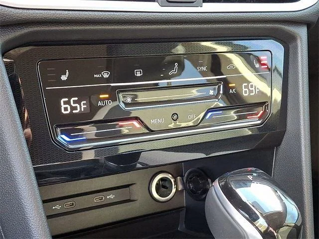 2025 Volkswagen Taos SE - Photo 11
