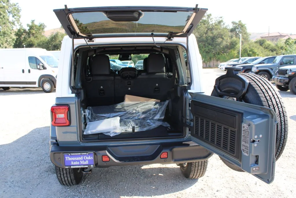 New 2026 Anvil Clear-Coat Exterior Paint Jeep Sahara image 10