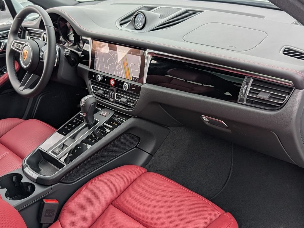 2026 Porsche Macan S - Photo 13