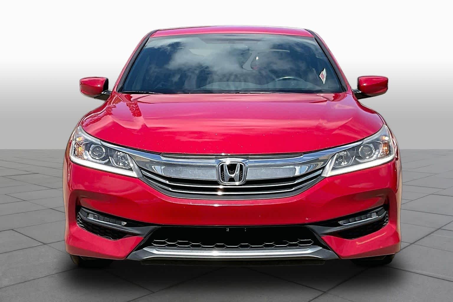 Used 2016 Basque Red Pearl II Honda Sport image 4