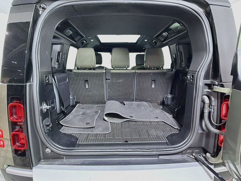 Used 2022 Green Land Rover S image 28
