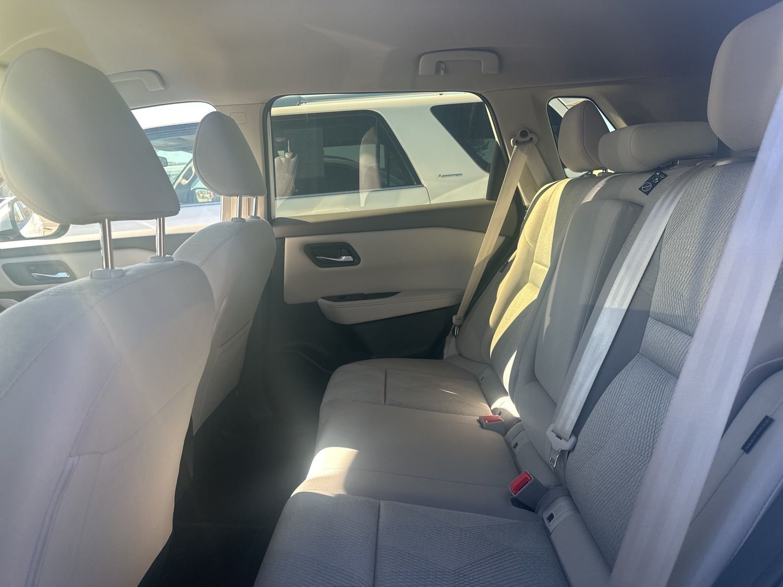 2025 Nissan Rogue SV - Photo 31