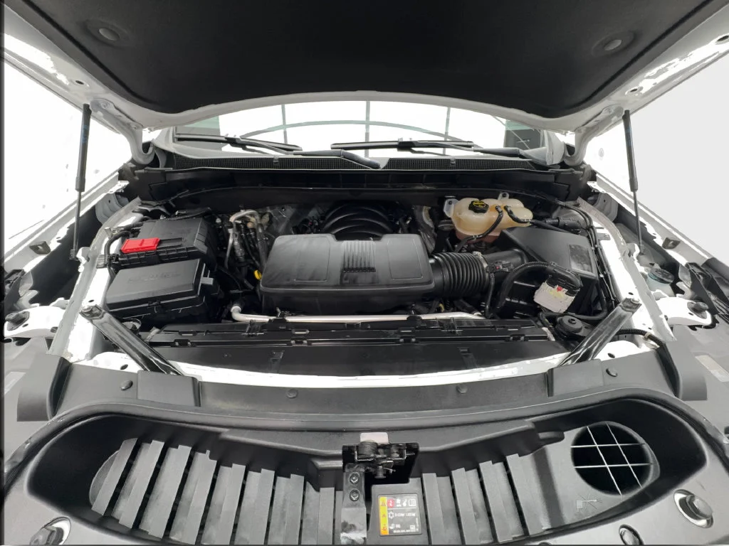Used 2025 White Chevrolet LT image 14