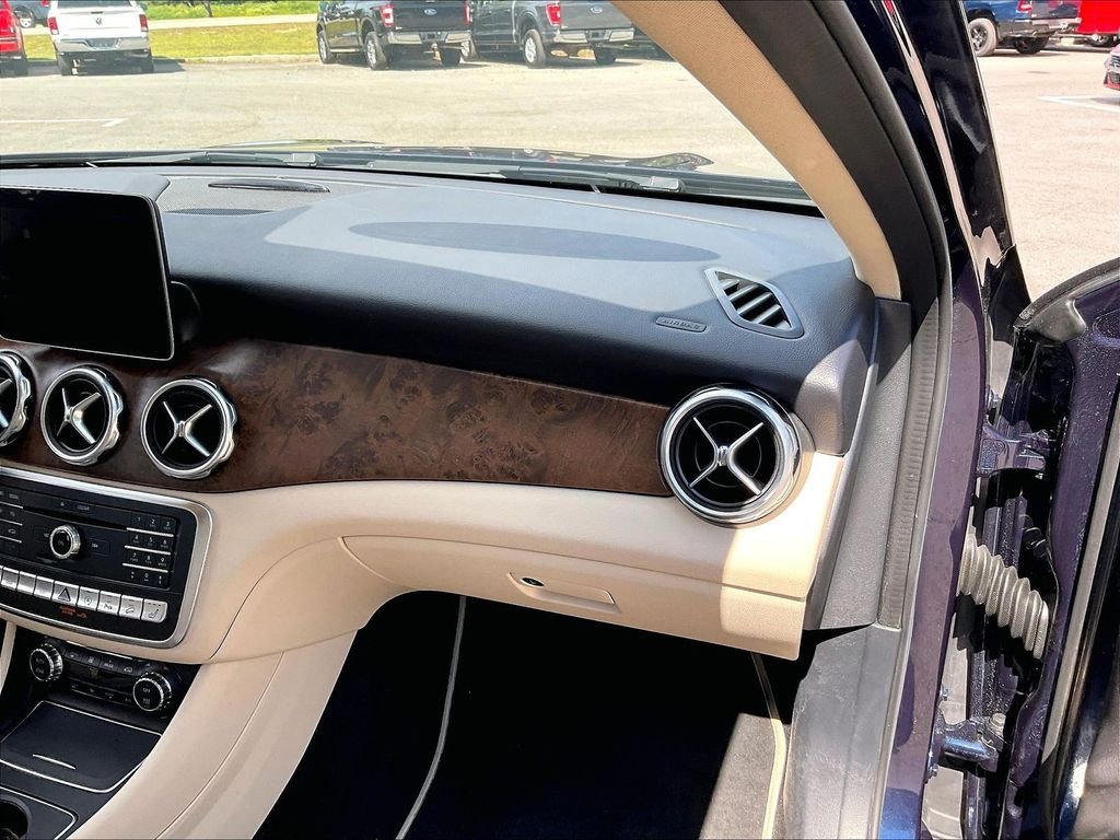 Used 2018 Gray Mercedes-Benz GLA 250 image 13