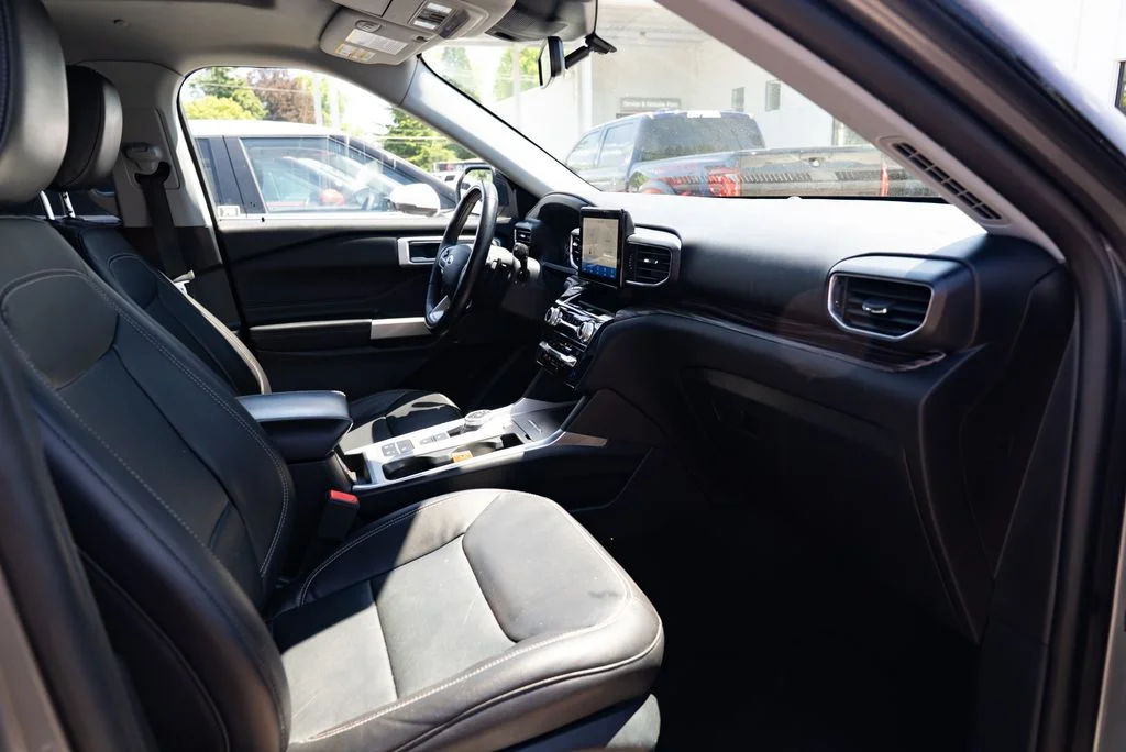 Used 2021 Gray Ford Limited image 25