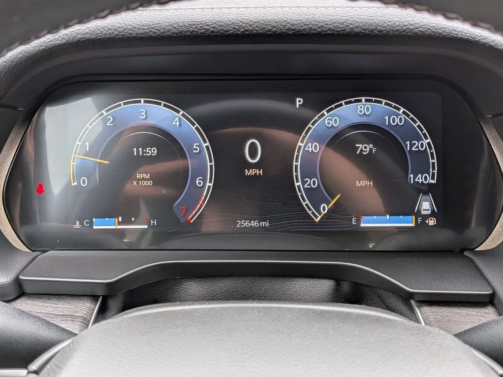 Used 2023 Silver Jeep Limited image 14