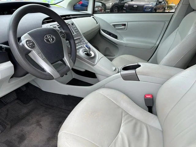Used 2013 Silver Toyota Three image 18