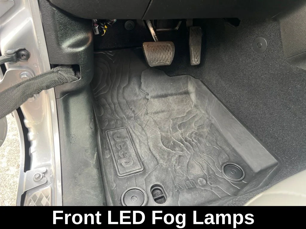 Used 2021 Silver Jeep Mojave image 27