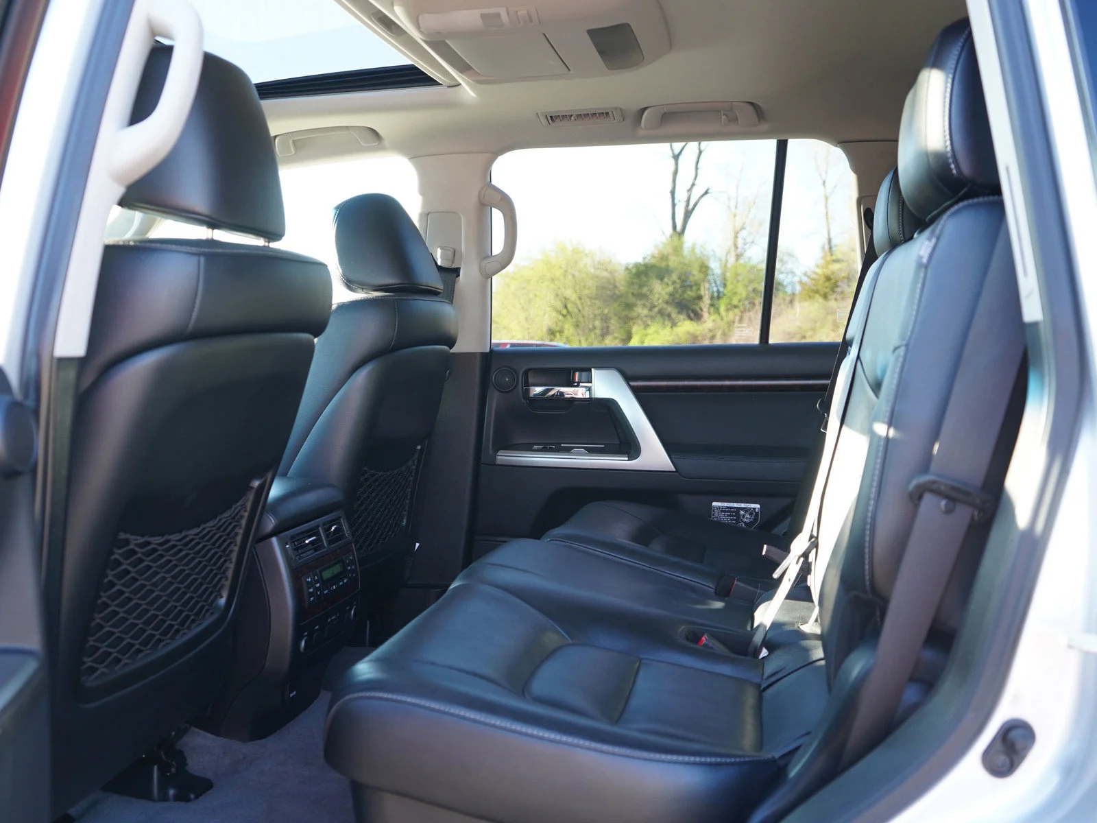 Used 2015 Classic Silver Metallic Toyota Base image 19