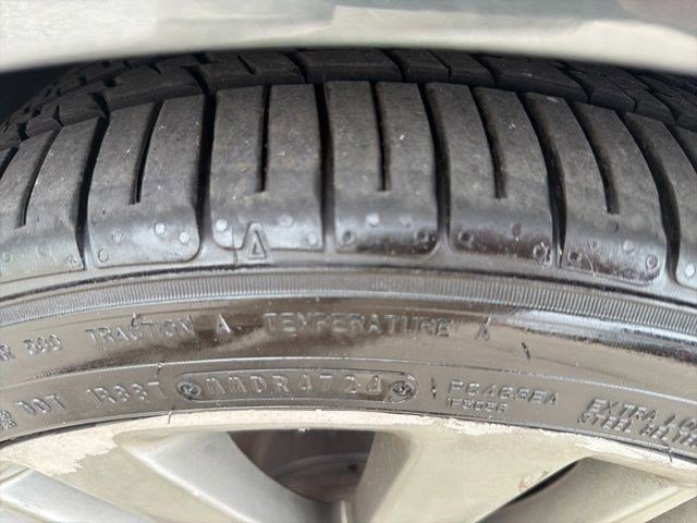 Used 2018 Himalayan Gray Genesis 5.0L Ultimate image 9