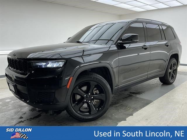 Used 2021 Diamond Black Crystal Pearlcoat Jeep Altitude image 1