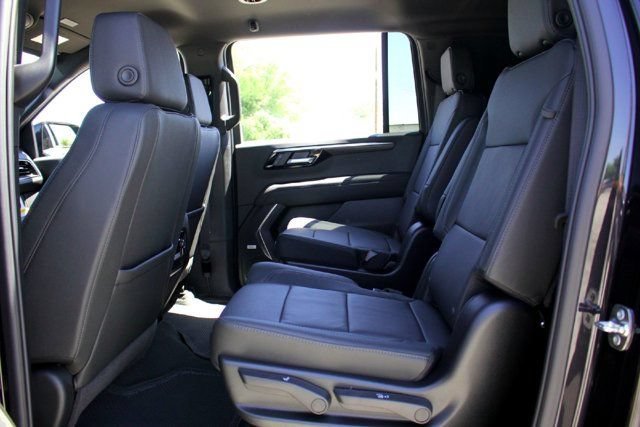 2026 Chevrolet Suburban LT - Photo 18