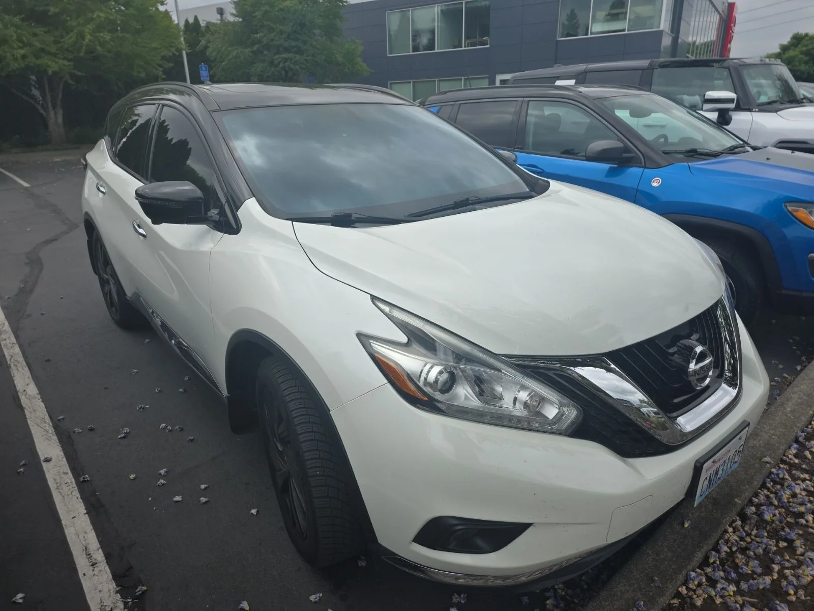 Used 2017 Pearl White Nissan Platinum image 4