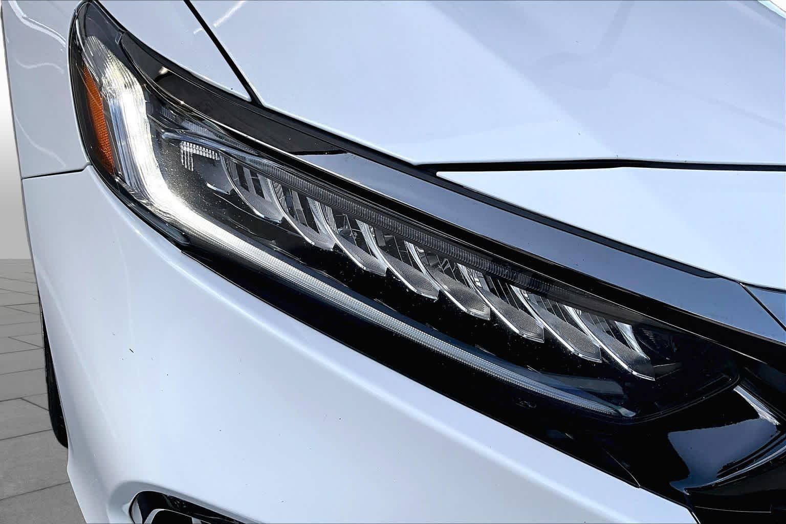 Used 2021 Platinum White Pearl Honda Sport image 28