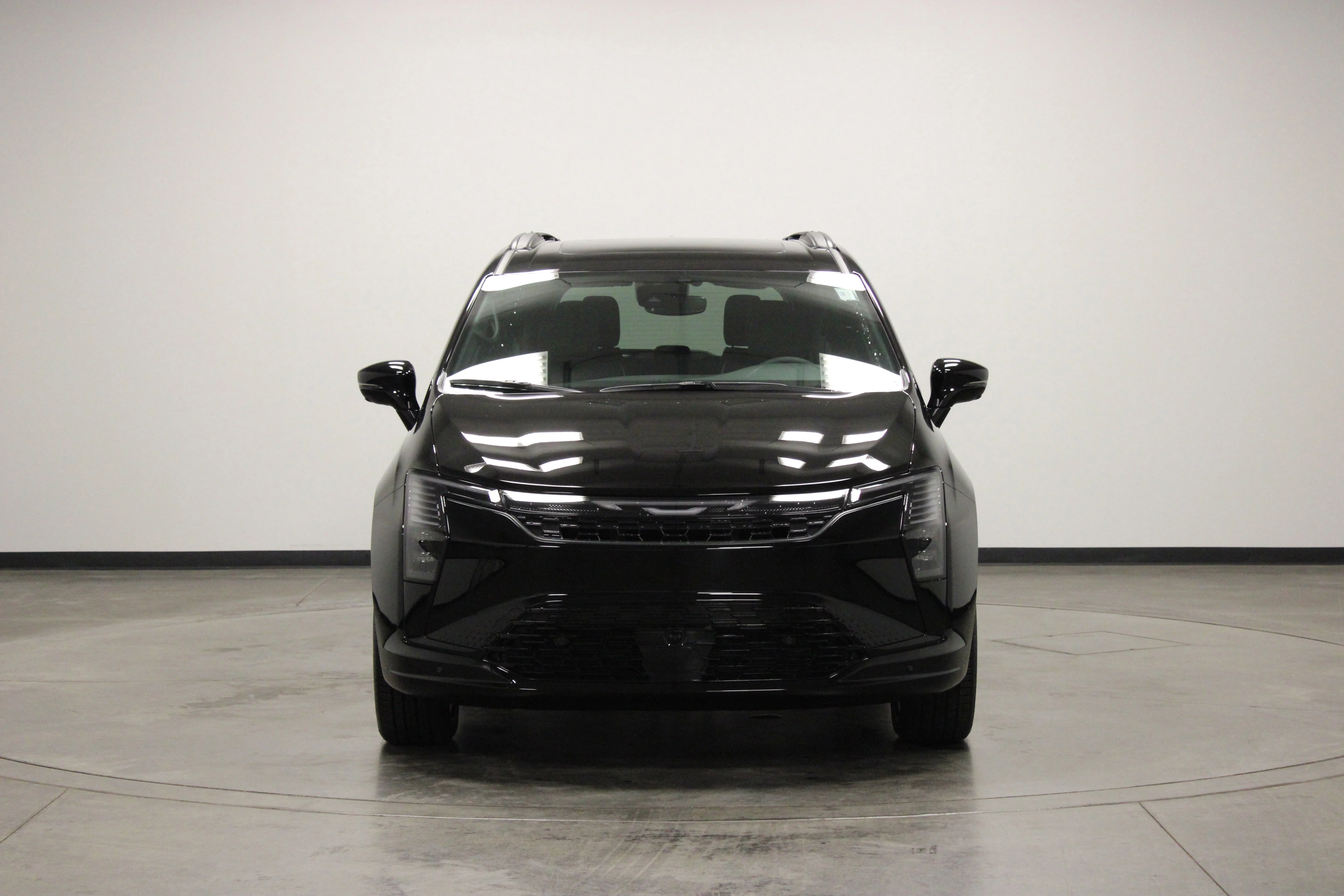 New 2027 Diamond Black Crystal Pearl-Coat Exterior Paint Chrysler Limited image 3