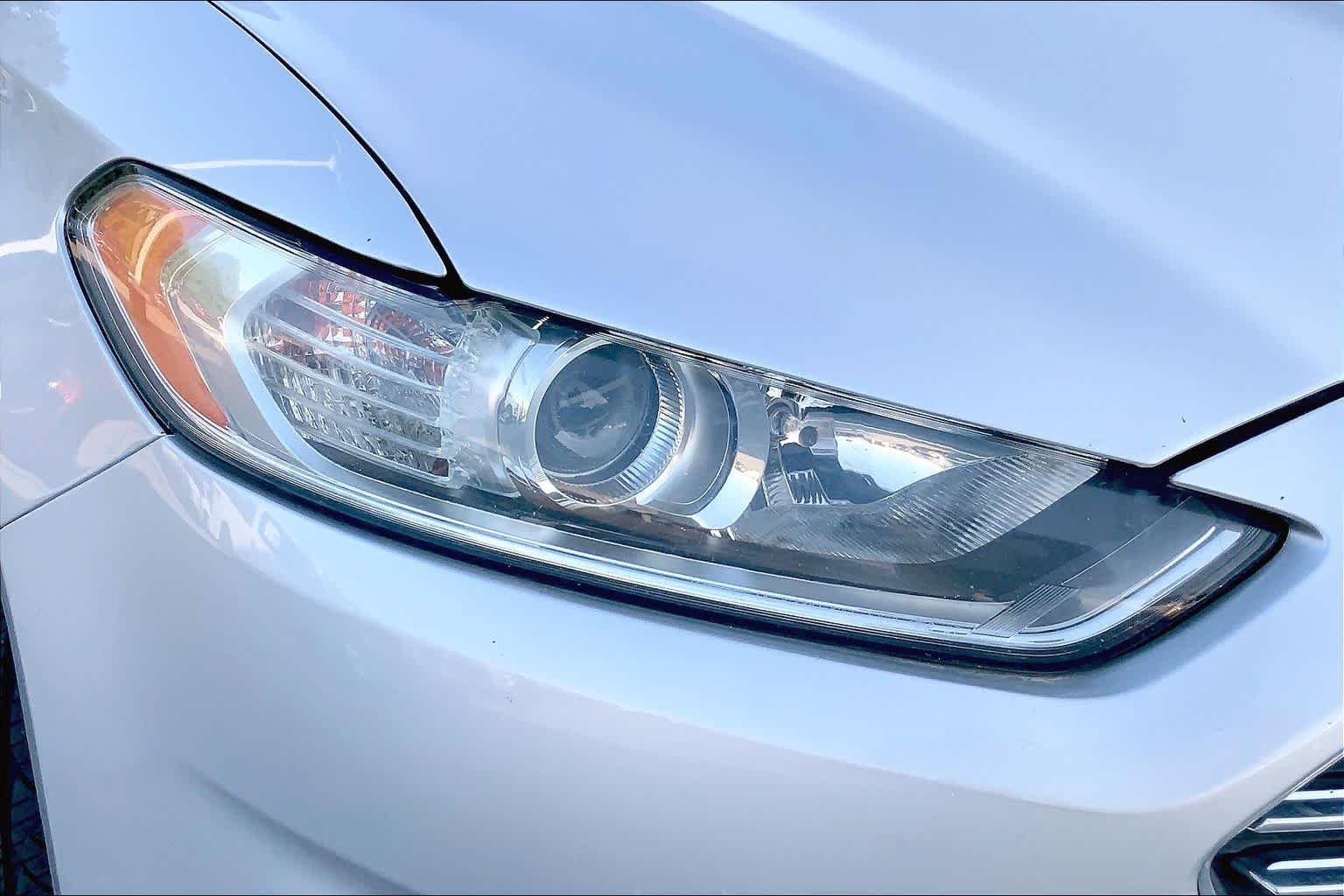 Used 2015 Ingot Silver Ford SE image 23