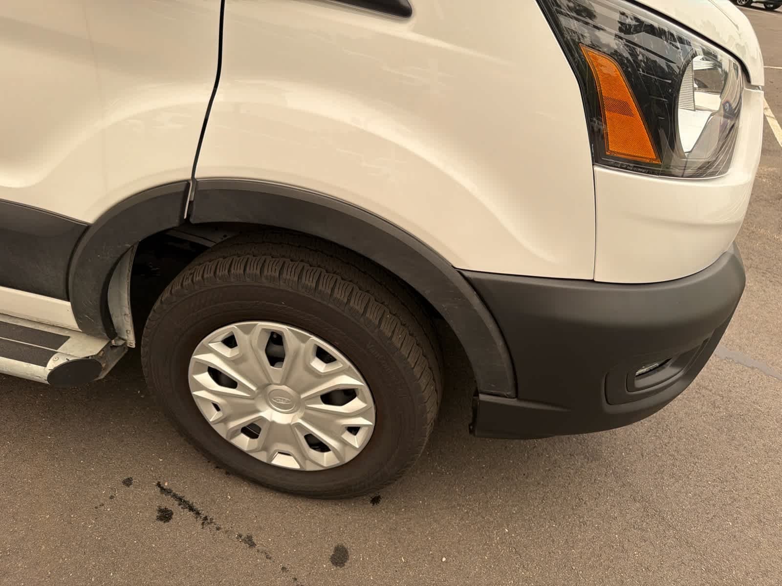 Used 2025 Oxford White Clearcoat Ford  image 12