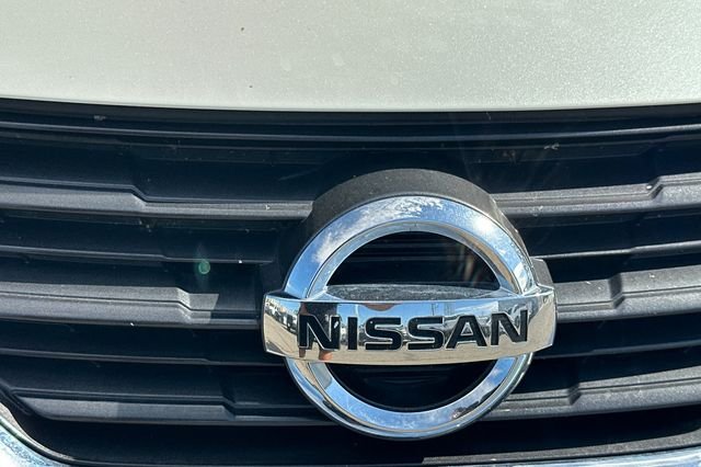 Used 2017 White Nissan 2.5 SR image 9