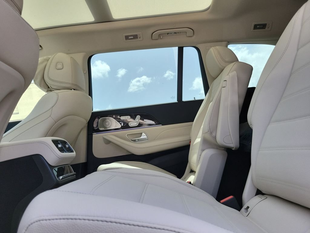 New 2026 Polar White Mercedes-Benz GLS 450 image 12
