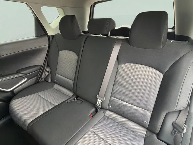 Used 2025 White Kia S image 18