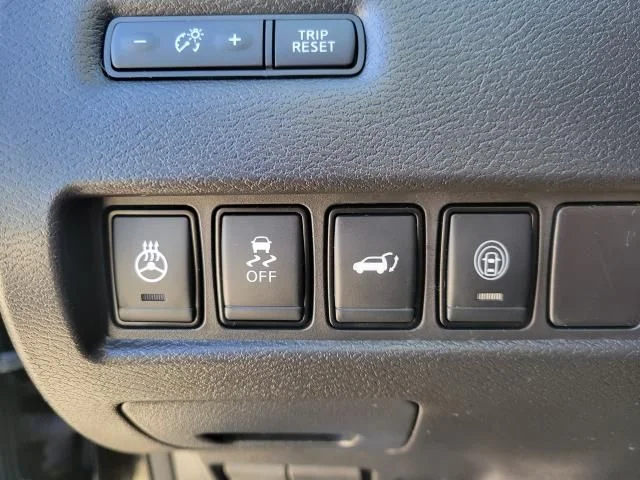 Used 2023  Nissan SL image 22