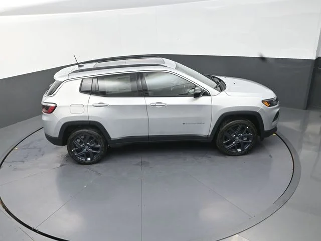 New 2026 Silver Zynith Metallic Clear-Coat Exterior Paint Jeep  image 18