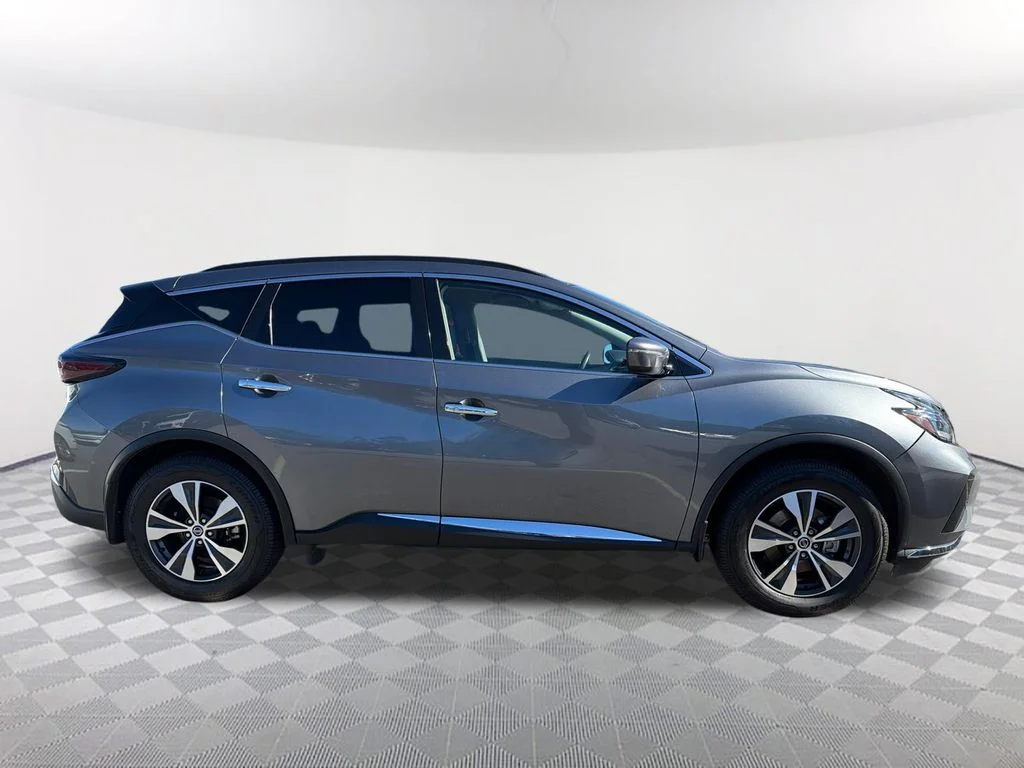 Used 2022 Gray Nissan SV image 4