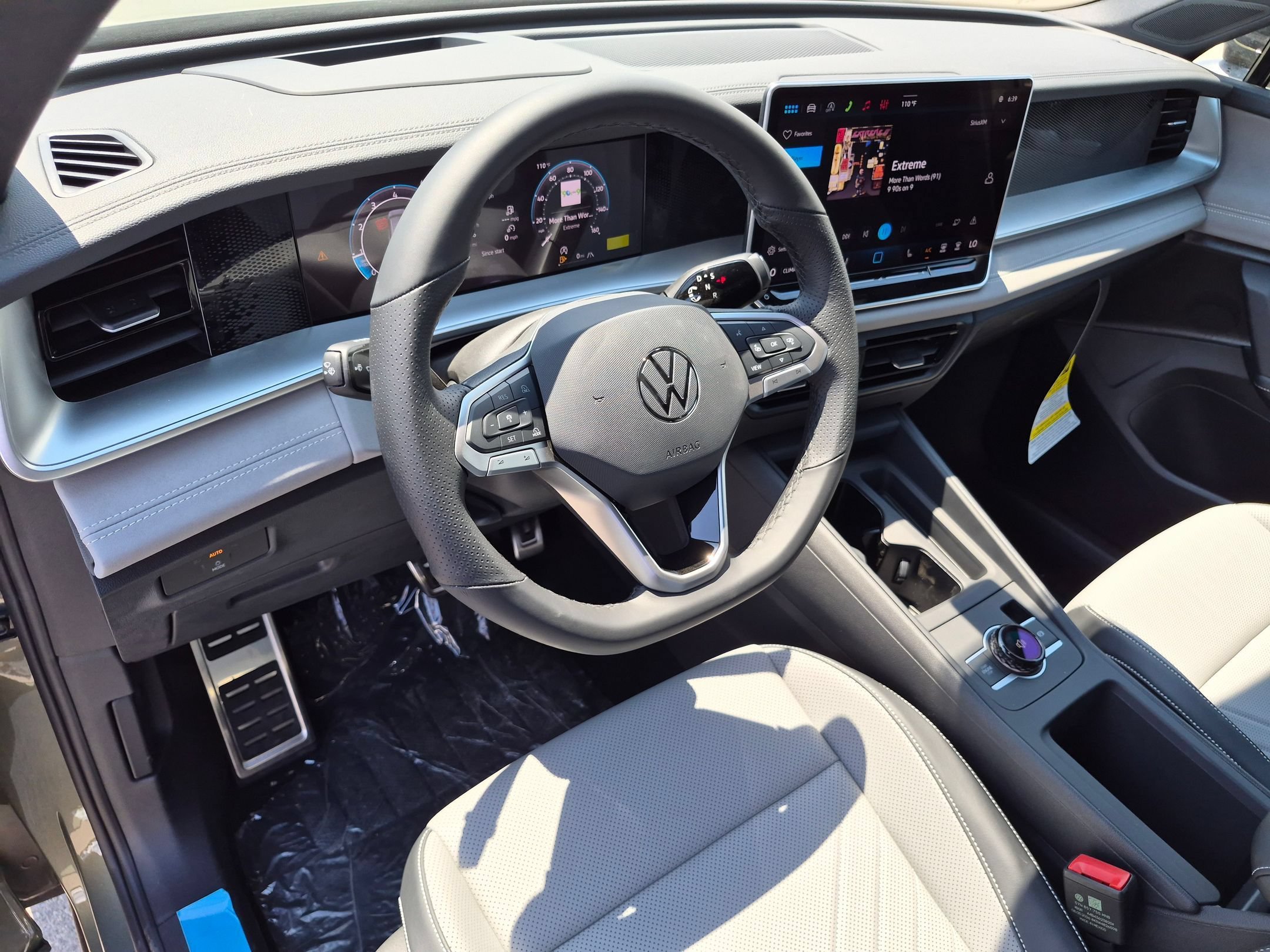New 2026 Avocado Green w/Deep Black Roof Volkswagen SE R-Line Black image 14