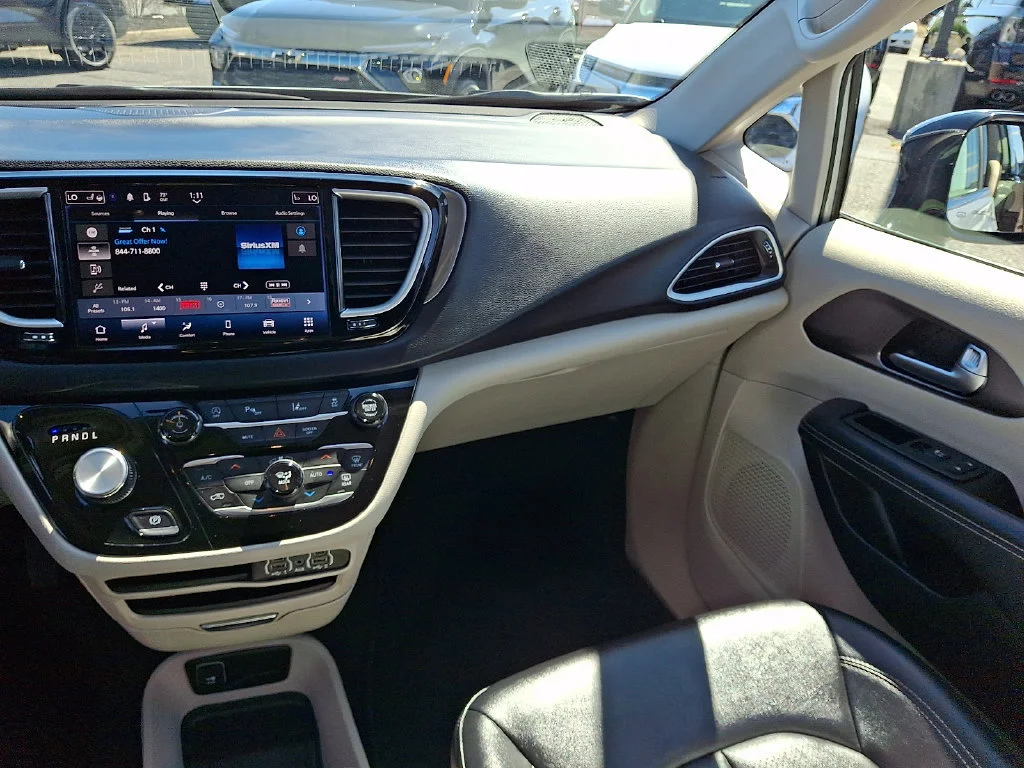 Used 2024 Silver Mist Cle Chrysler Touring L image 17