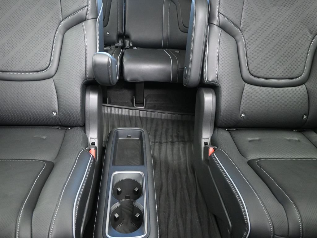 Certified Used 2025 Black INFINITI LUXE image 29